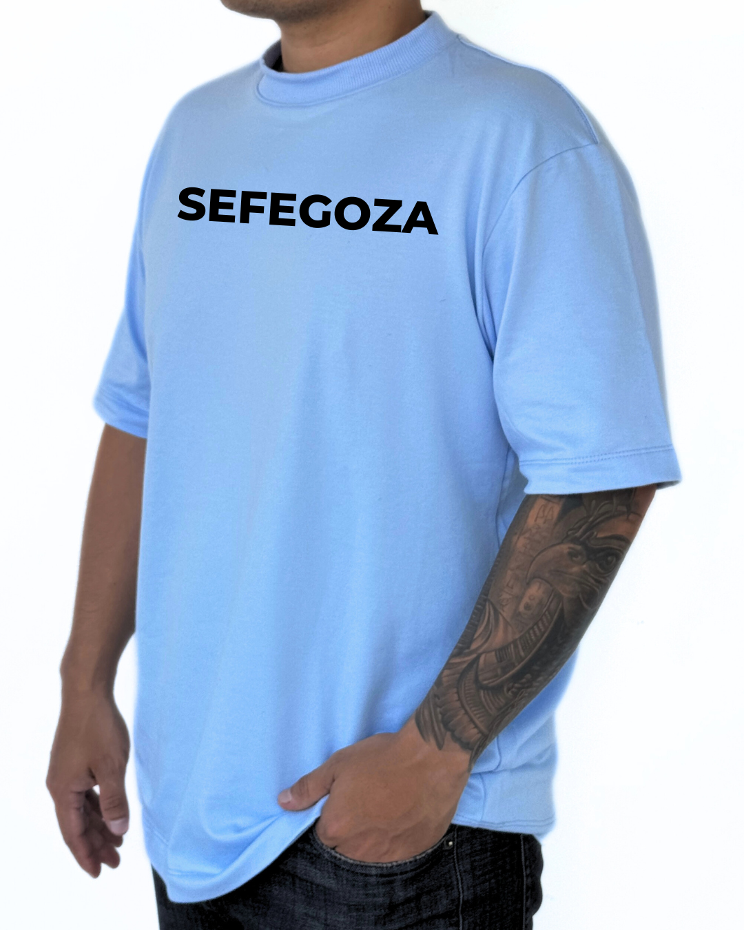 Camiseta Oversize Burda 240G Azul Bebé-Negro