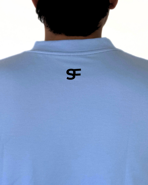 Camiseta Oversize Burda 240G Azul Bebé-Negra