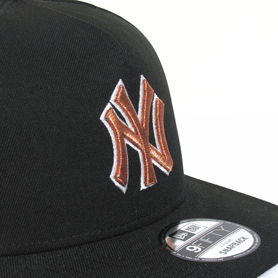 Gorra negra New Era New York palo de rosa