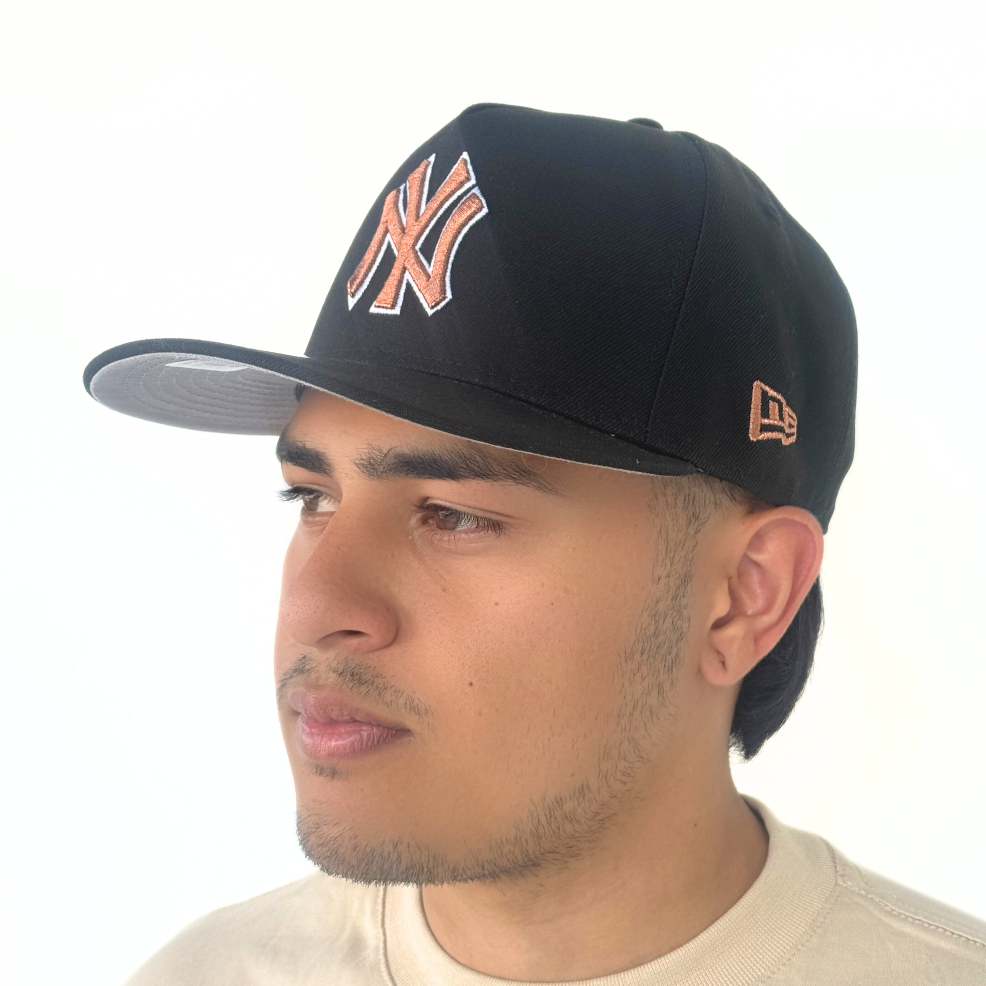 Gorra negra New Era New York palo de rosa