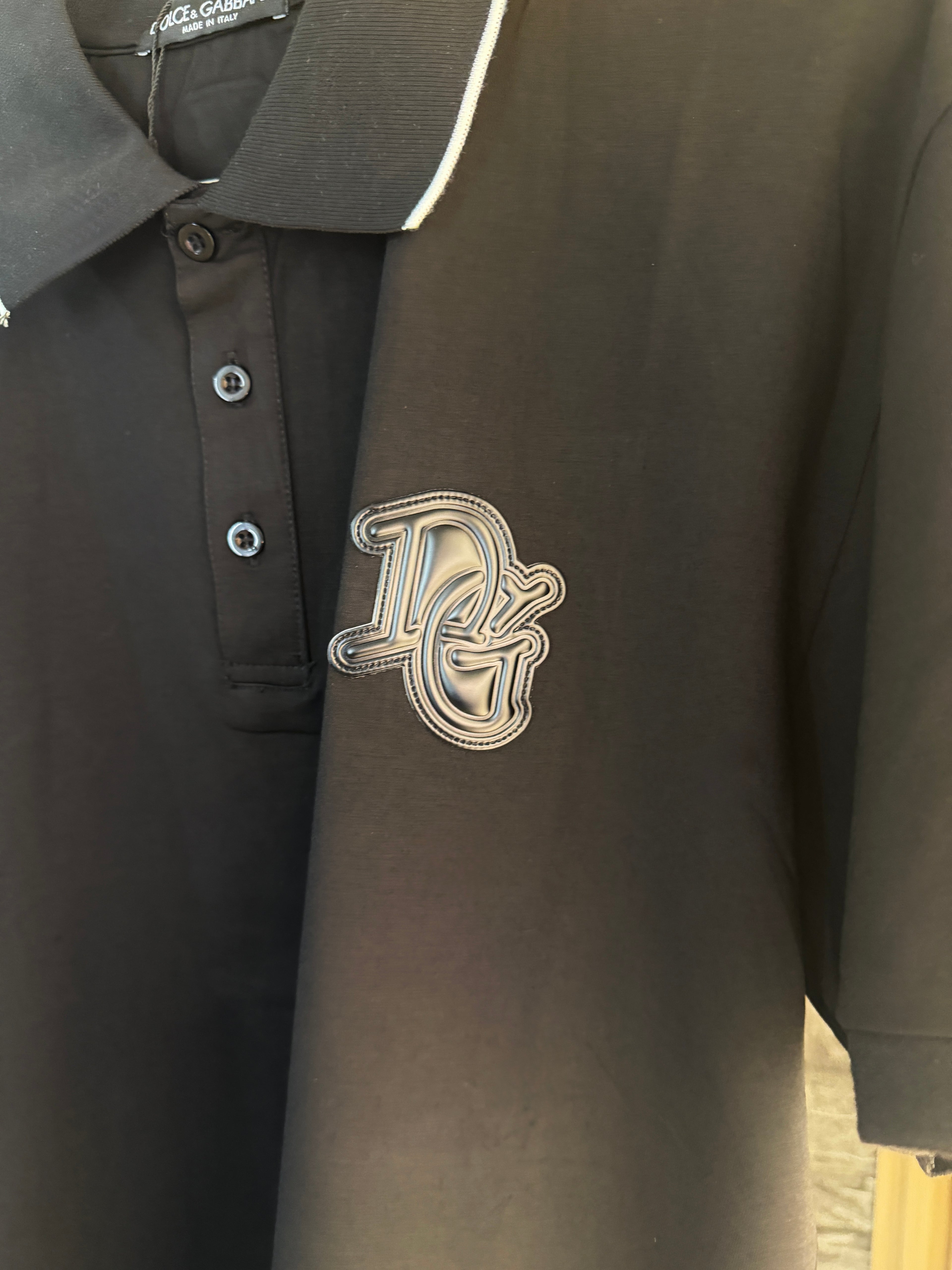 Camiseta tipo polo Negra DG