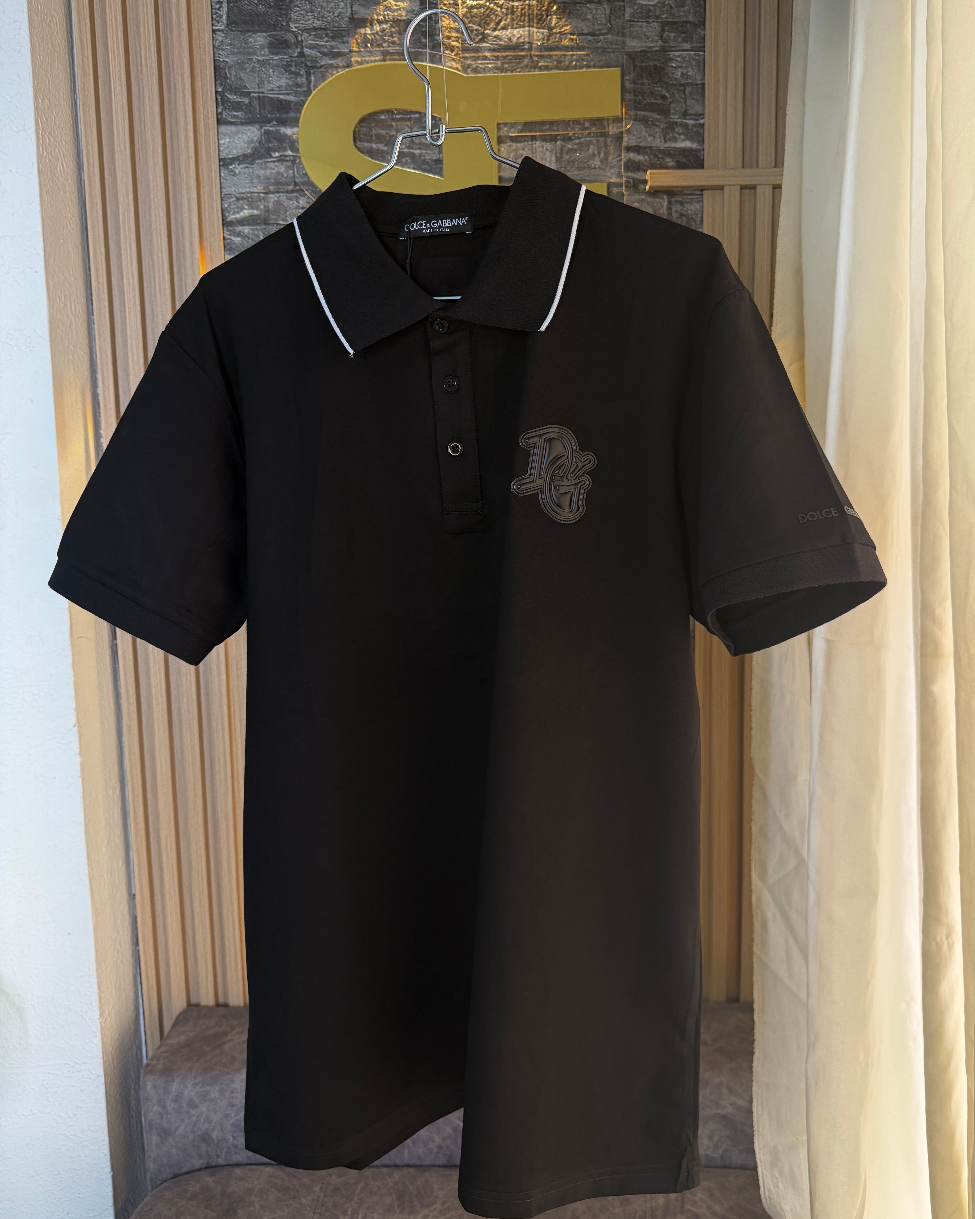 Camiseta tipo polo Negra DG