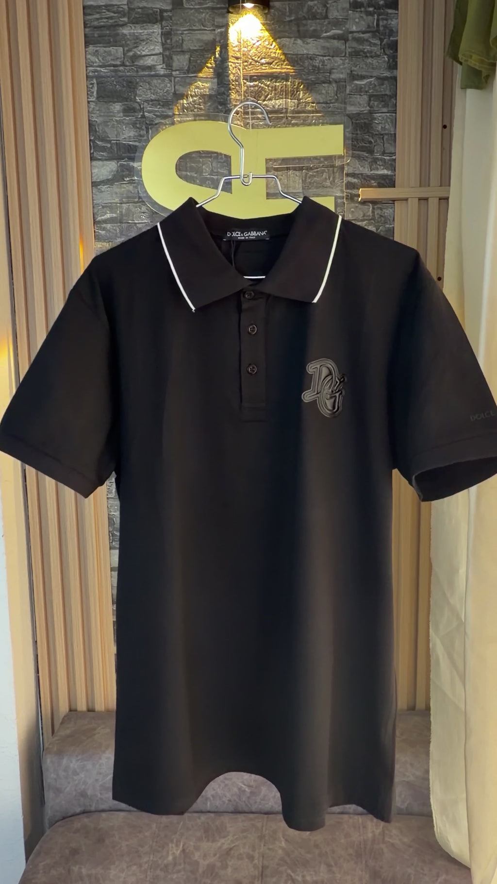 Camiseta tipo polo Negra DG